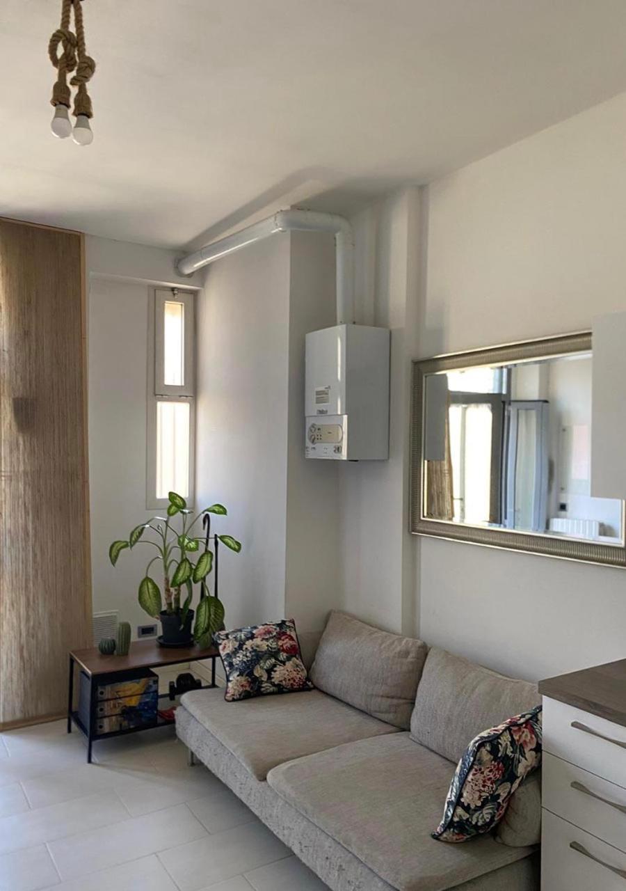 Entire House - Cute And Modern Flat, Very Well Connected To The Center Apartment *